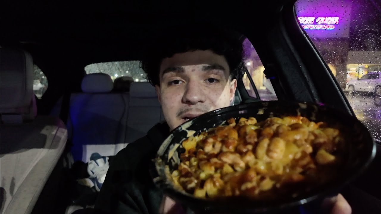 Поздно вечером начинаются перекусы…