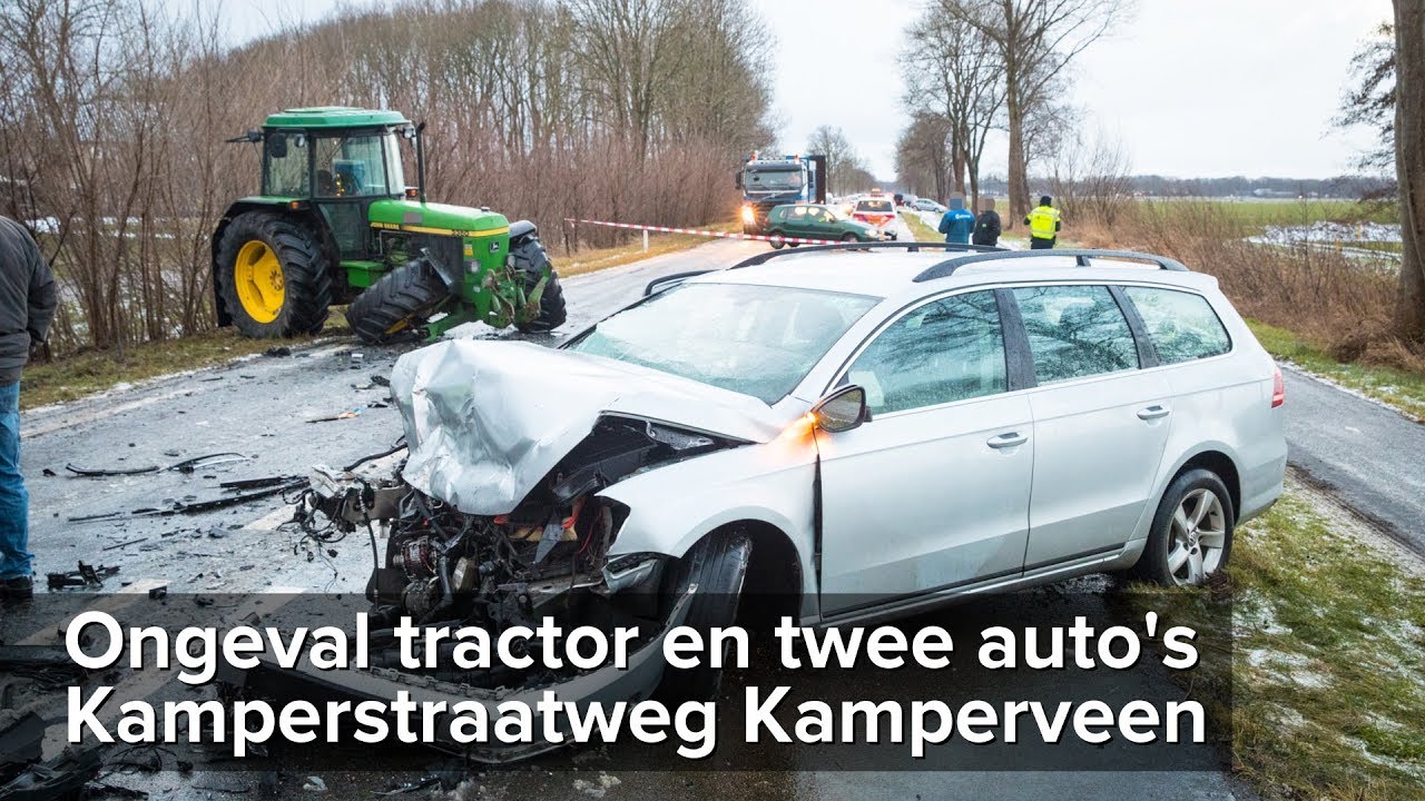 Ongeval tractor en twee auto's Kamperstraatweg Kamperveen - ©StefanVerkerk.nl