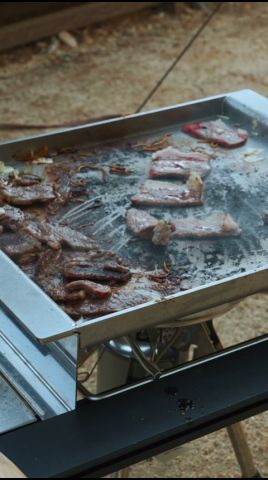 キャンプ場で鉄板焼きが焦げる。映えとは程遠いキャンプ飯は好き? #snowpeak #shorts