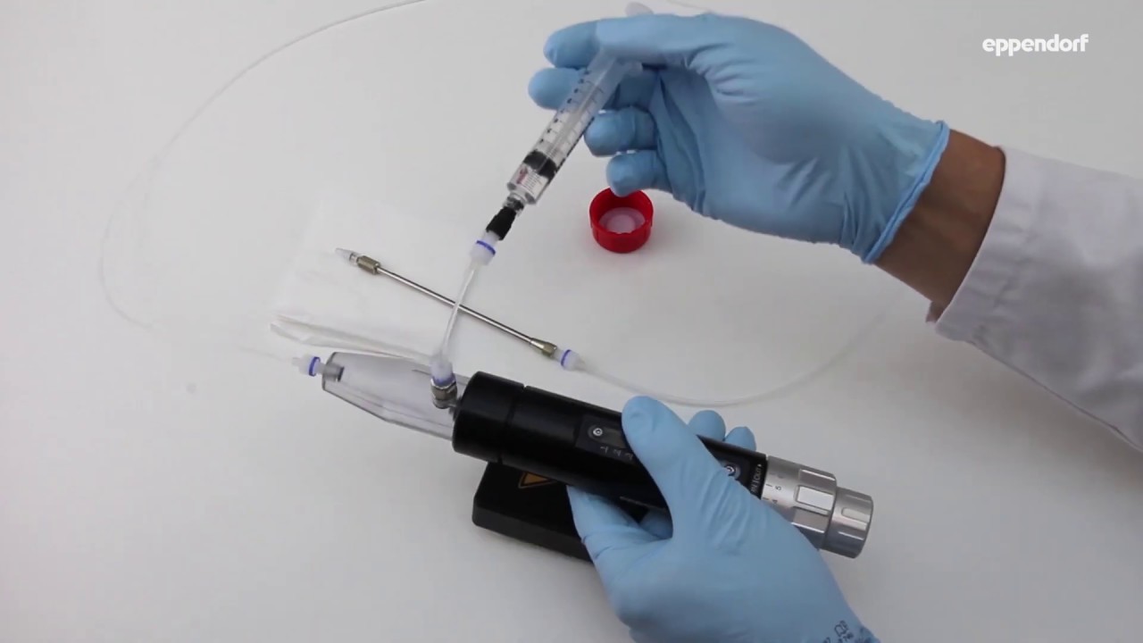 Filling the CellTram® 4 Oil – Spill-free, simple, and fast