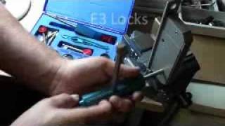 Opening A Chubb Union 3G220