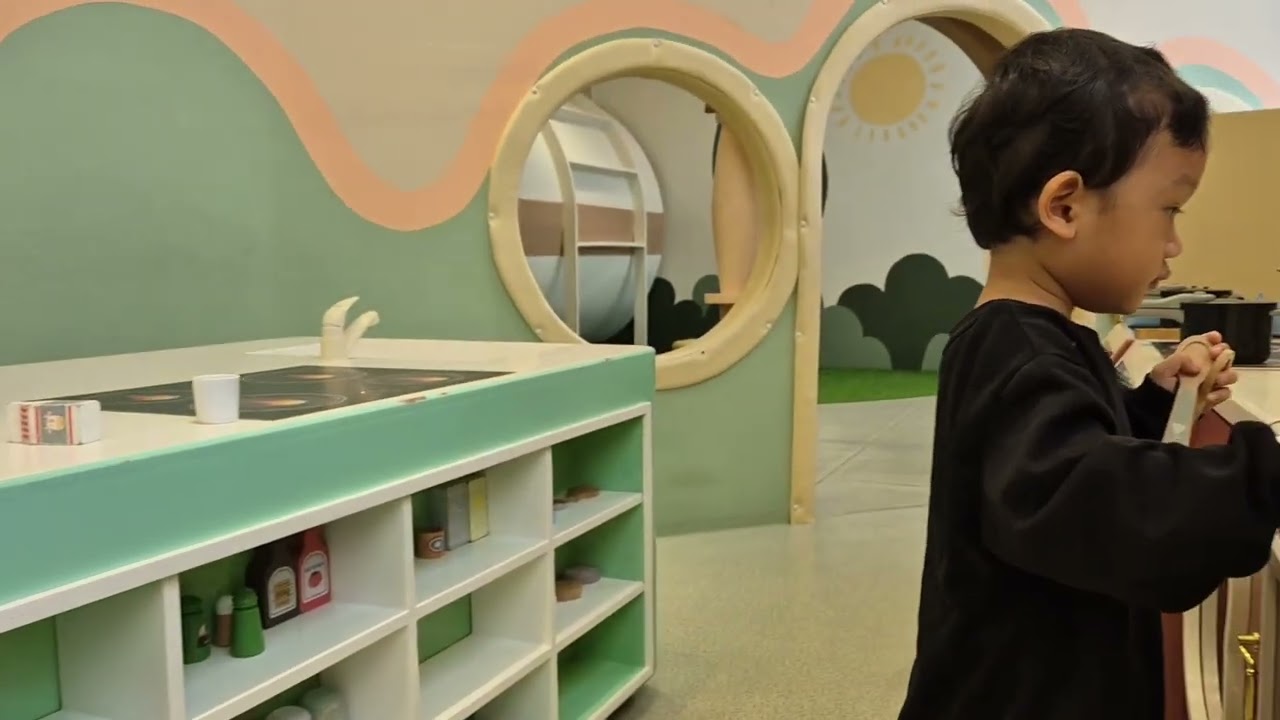 Adik Bara Main ke TamTem Edutainment, Hepii