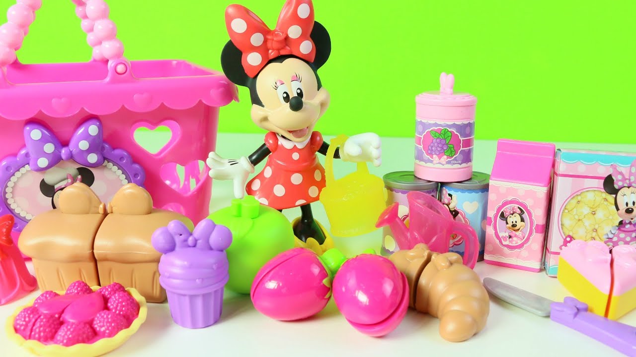 Minnie Mouse Riega el Jardin y Va al Super Mercado Juguetes de Minnie Mouse  