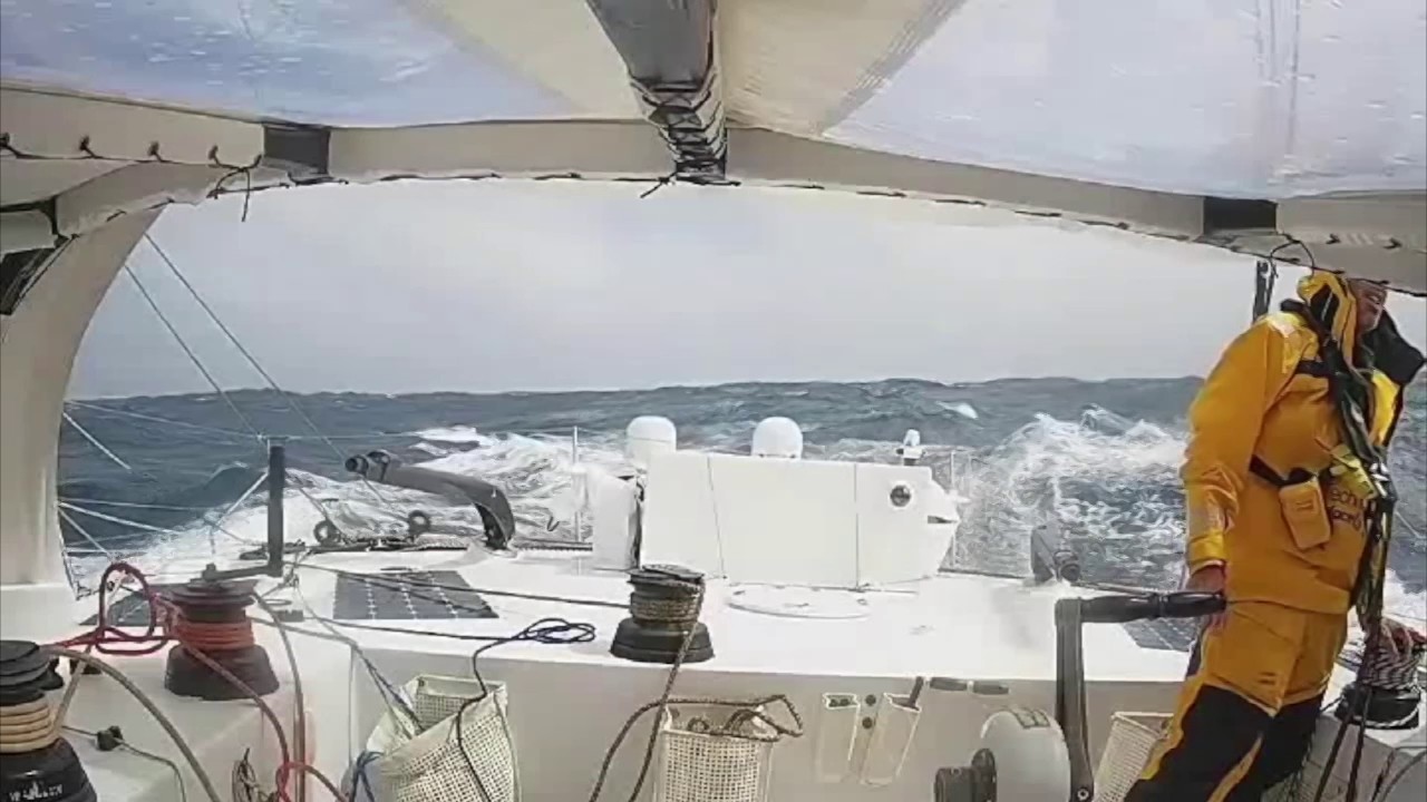 J89 : Sébastien Destremau à la manoeuvre / Vendée Globe
