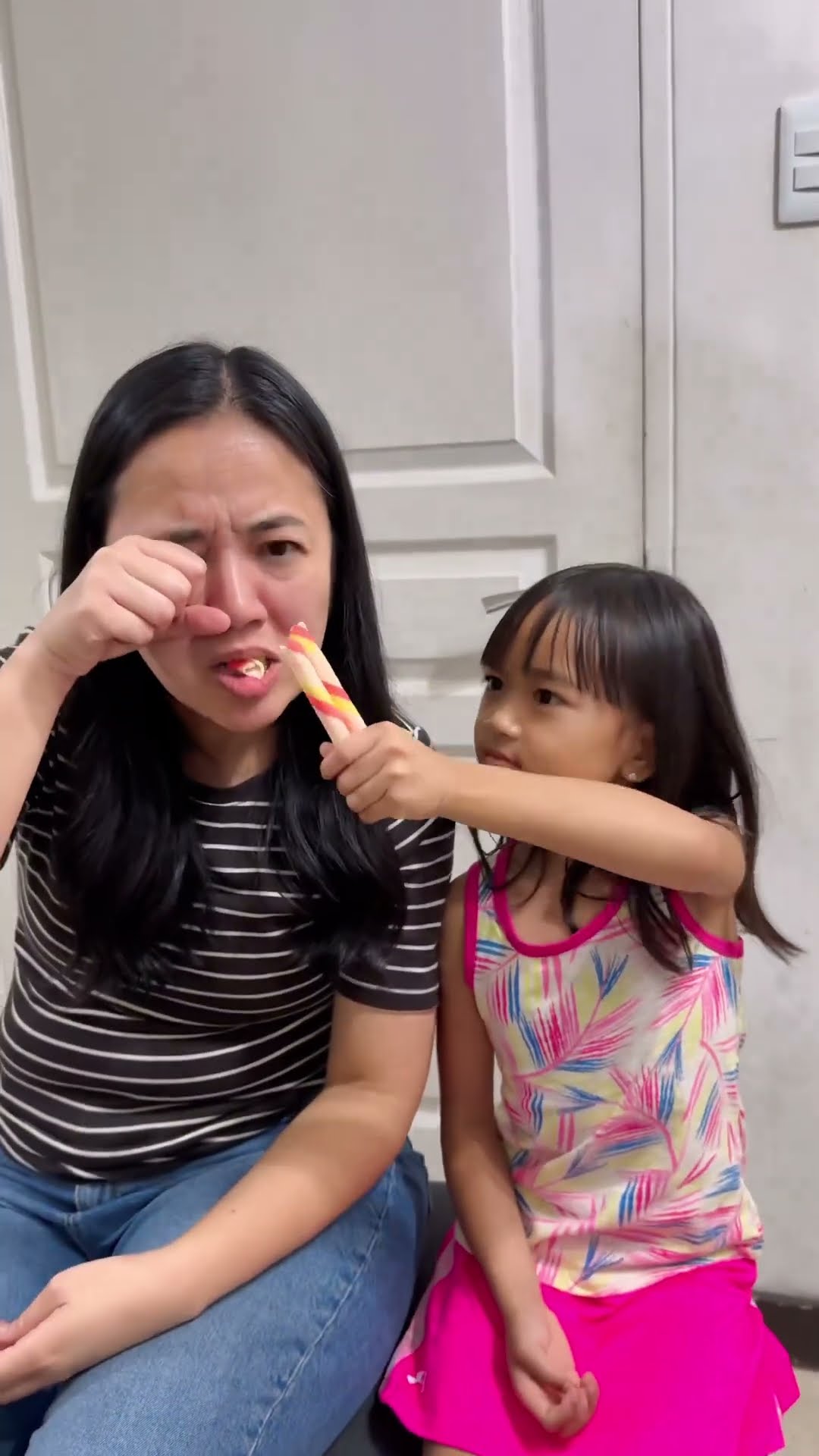 Helping mom to eat candy ???✅❤️????