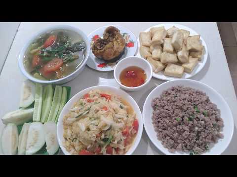 BỮA CƠM GIA ĐÌNH đầy đủ dinh dưỡng cho mùa dịch.