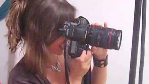 LYVA CAM:  Photo shoot of Lynda McLaughlin and Val...