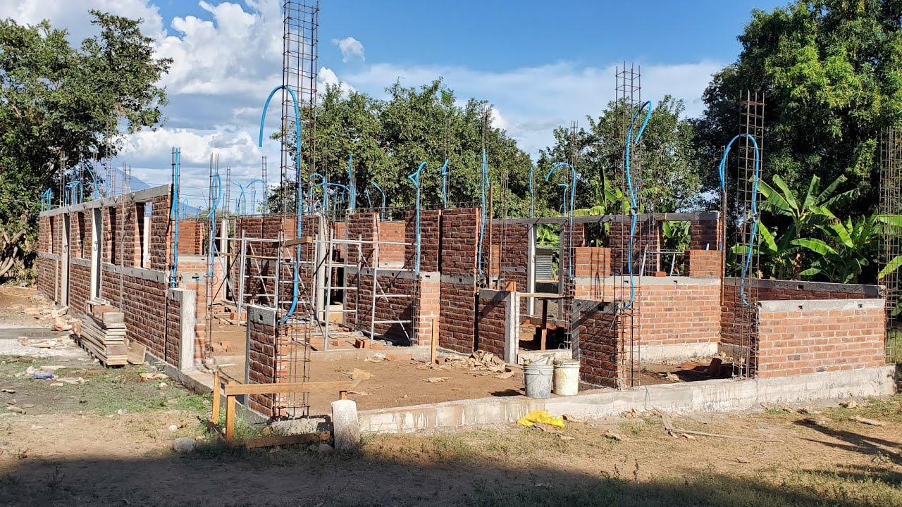 Proceso de Pegado de ladrillo del proyecto Ojo De  Agua