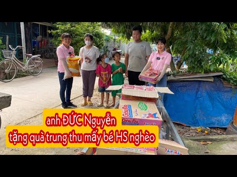 Video Quà Trung Thu Đến Sớm Cho Mấy Bé SH Nghèo Từ Tấm Lòng... - YouTube
