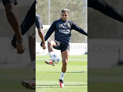 Real Madrid's Intense Training Session Ahead of Union Berlin Clash / Champions League Prep Real Madrid's Intense Training Session Ahead of Union Berlin Clash / Champions League Prep Thumbnail