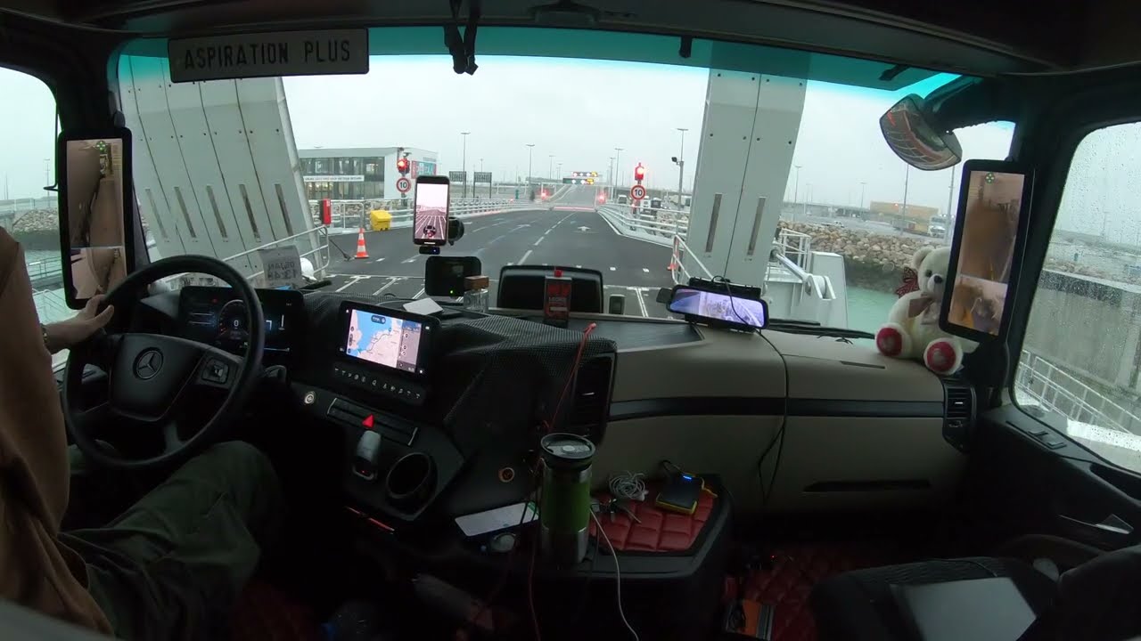 Виїзд з порту на фурі. 