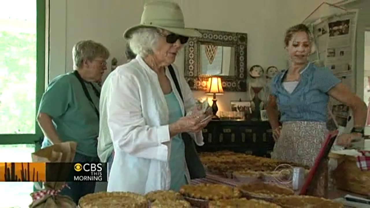 "American Gothic" farmhouse gets new resident