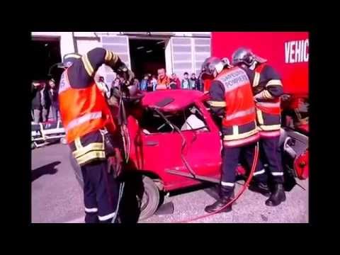 Les pompiers de Chinon en dmonstration au Lyce Jos...