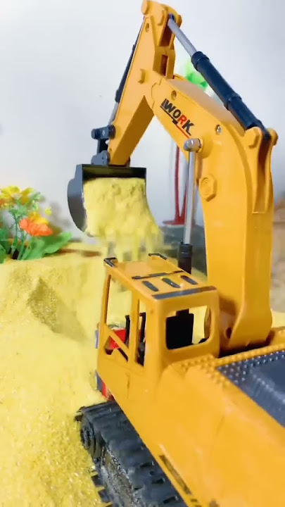 excavator put on sand on the truck, excavator daily work