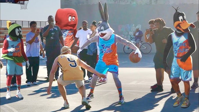 Bugs Bunny 1v1 Basketball at Venice Beach [Space Jam IRL] - YouTube