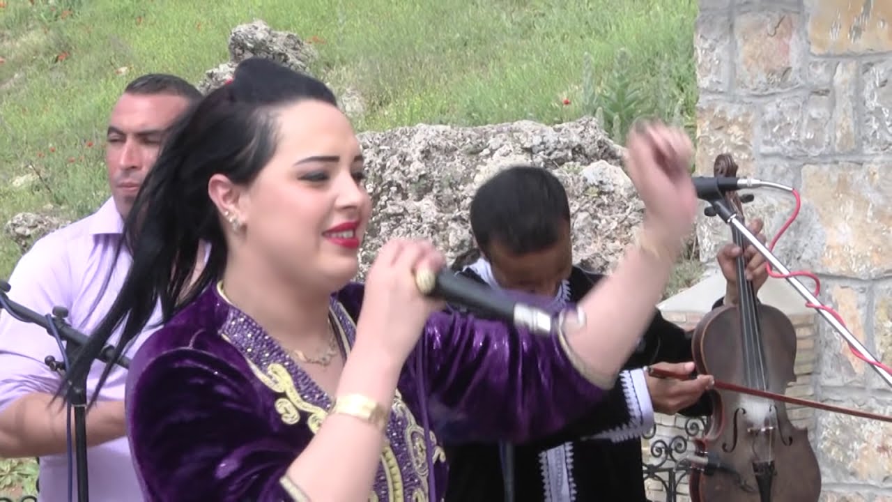 الحسن الخنيفري مع ايمان الحاجب   في كوكتيل أمازيغي .