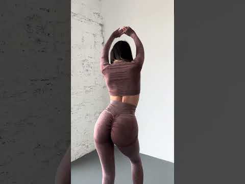 Фітнес костюм двійка легінси і рашгард , коричневого кольору з подвійним пуш-ап, відео 1