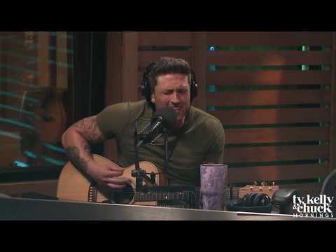 Michael Ray Performs