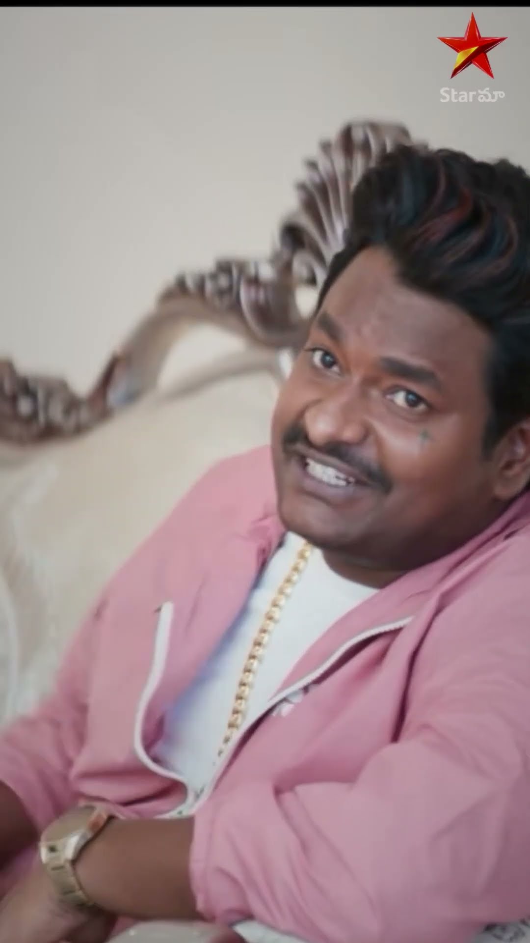 Riya evaru ani telusukovadaniki mee family tho ready avvandi.  #MathuVadalara2, this Sun at 1 PM..