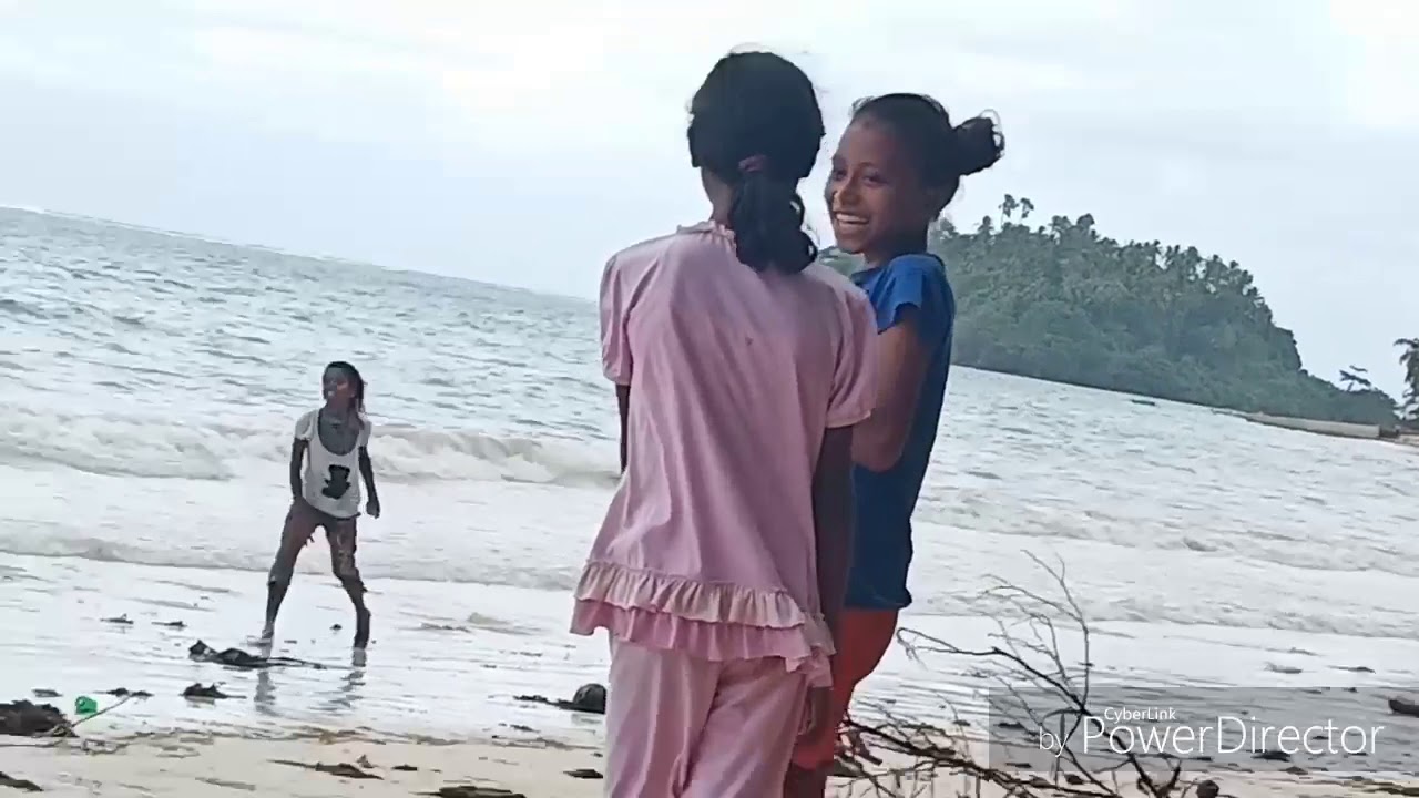 Bersama teman2  di pantai meyano das  😀😀😀😀😀