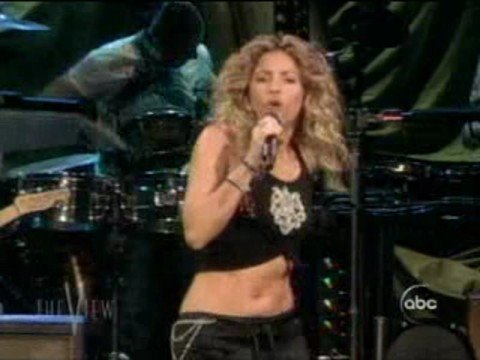 Shakira -La Tortura live - YouTube