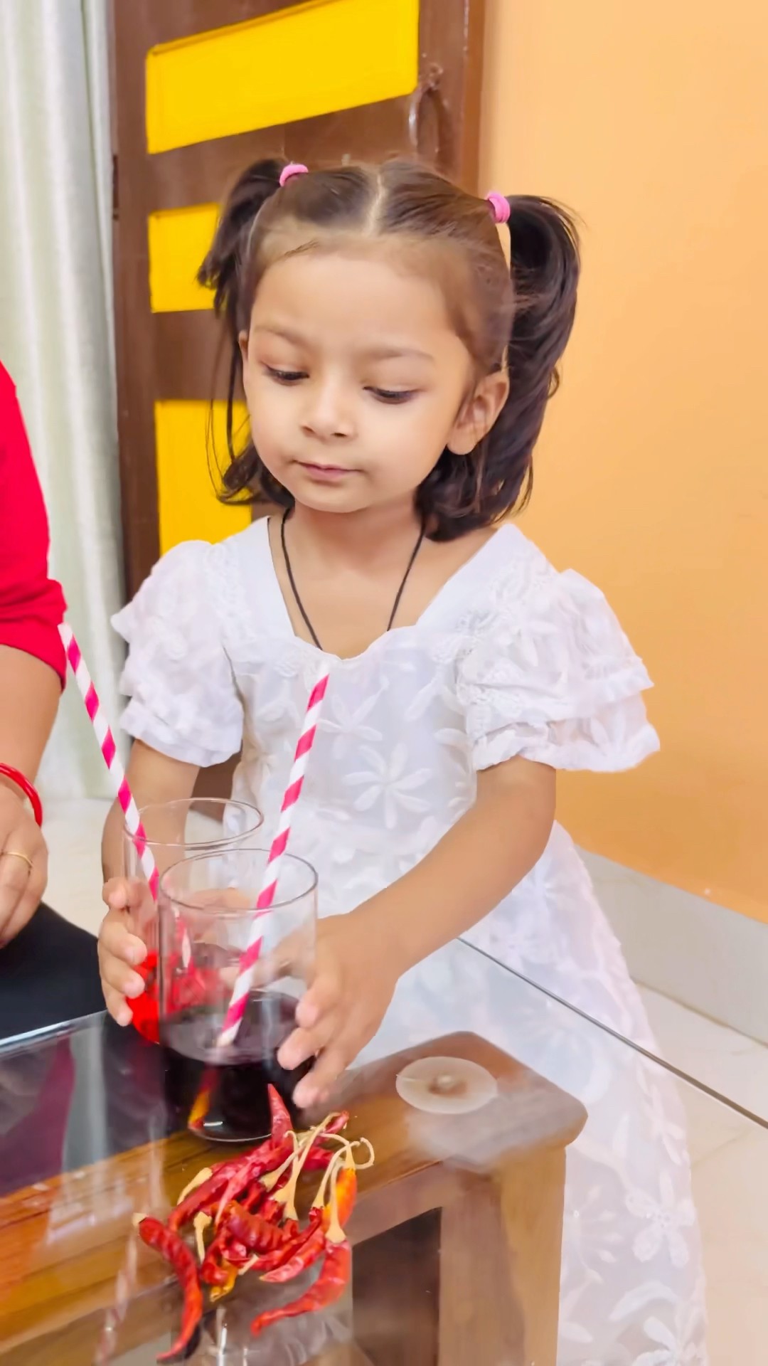 Tooktook mummy ko lal mirchi drink nhi pine degi?