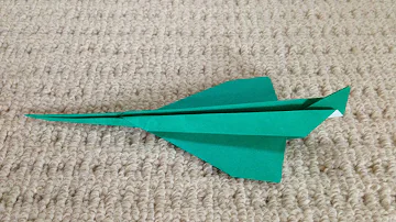おりがみで紙飛行機をかっこいい