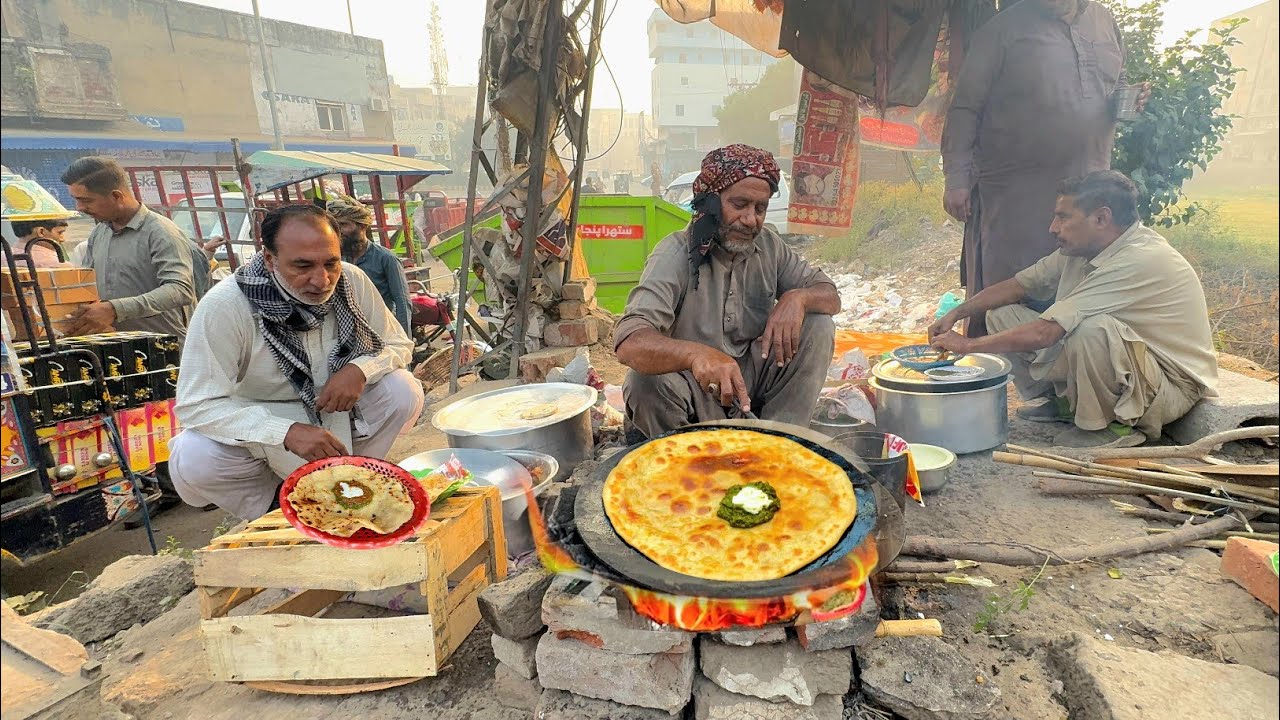 Rs 50/-🤤Best Pakistani 🇵🇰 Desi Breakfast || Village Style Desi Saag - Aloo Paratha