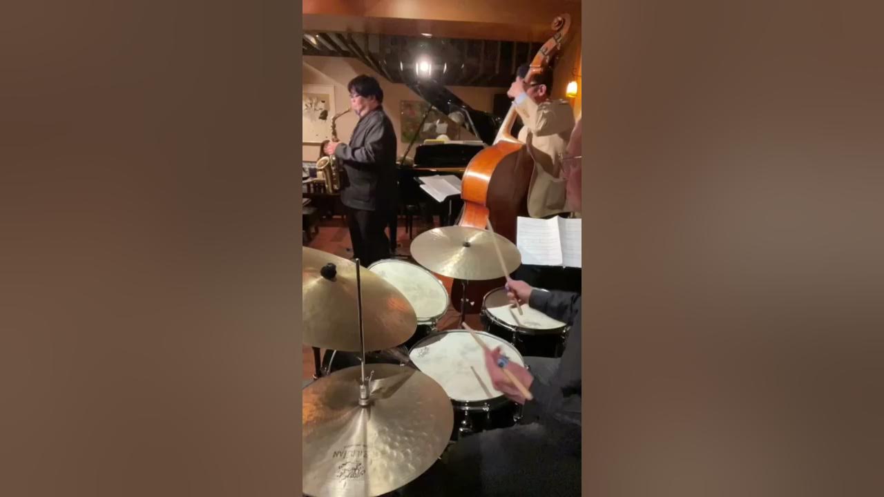 FAST JAZZ DRUM SOLO #shorts #jazzdrummer #jazzdrums #jazzdrumming #drumsolo FAST JAZZ DRUM SOLO #shorts #jazzdrummer #jazzdrums #jazzdrumming #drumsolo