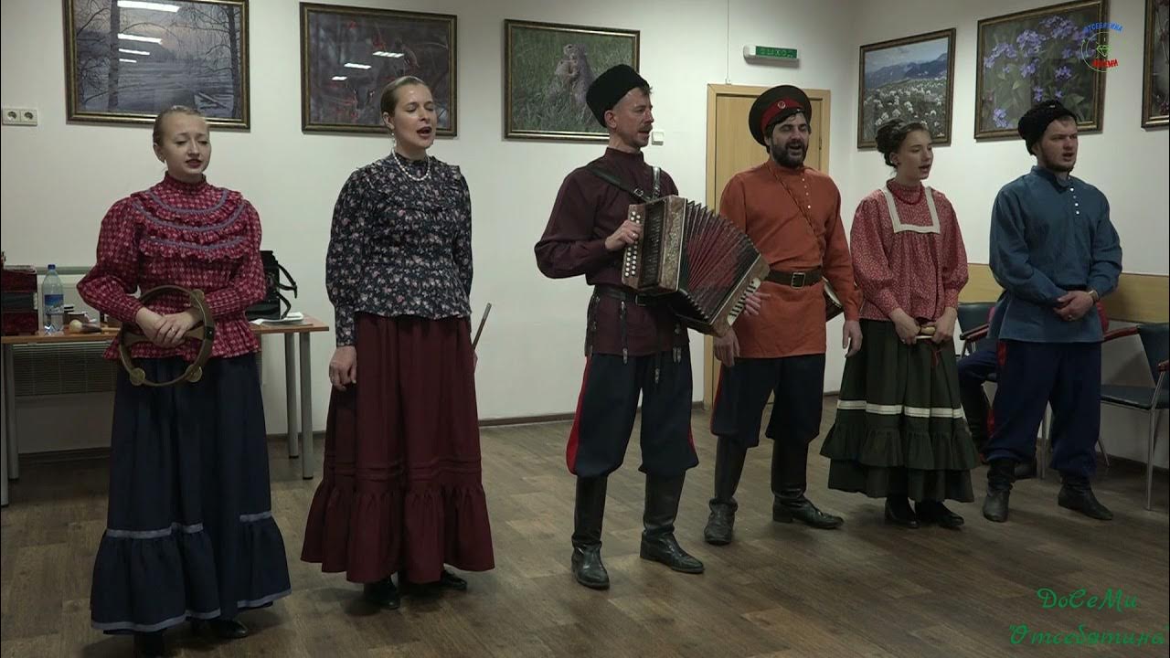 Песня заплетали русы косы слушать сорока. Девушка косит траву. «девушка с распущенной косой»(1873). Девушки с длинными косами. Венецианов крестьянка.