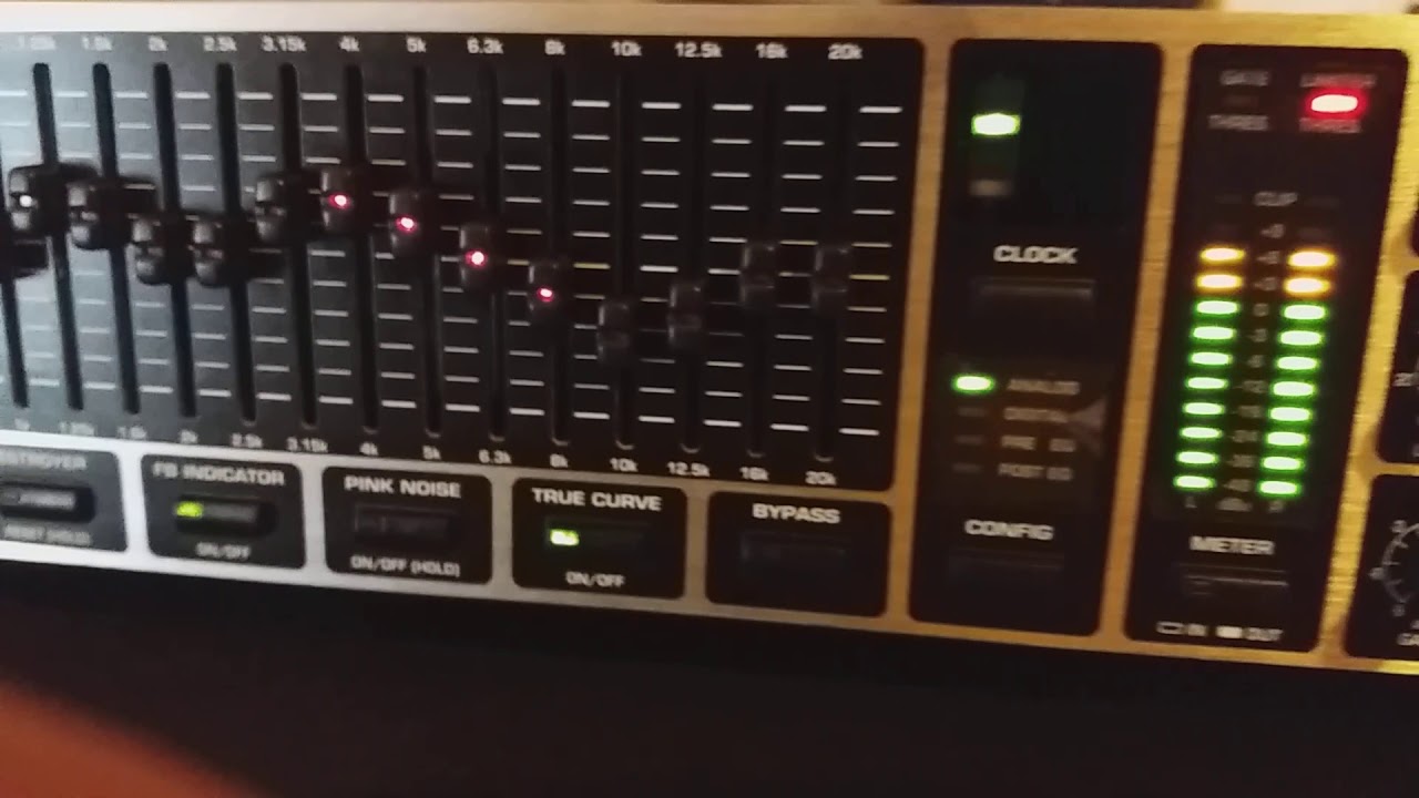 Behringer Ultragraph Digital DEQ1024 - YouTube