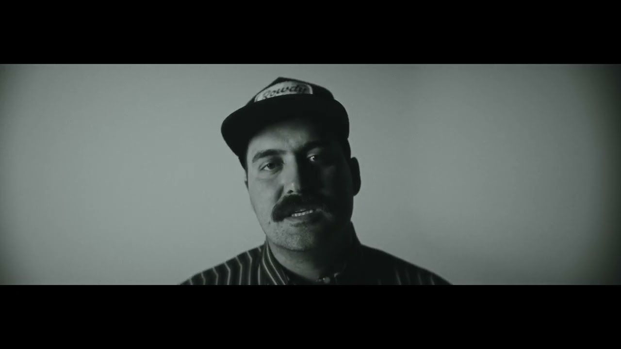 Guarda Wade Forster - Love Crimes (Official Video) su YouTube Guarda Wade Forster - Love Crimes (Official Video) su YouTube