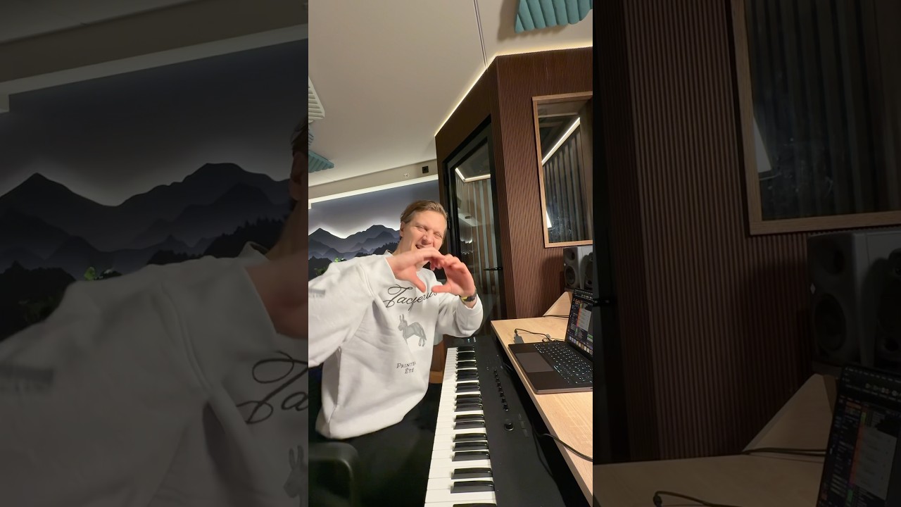 A late night jamming when parts of the melody to ”No Tomorrow“ was made 🎶🌴