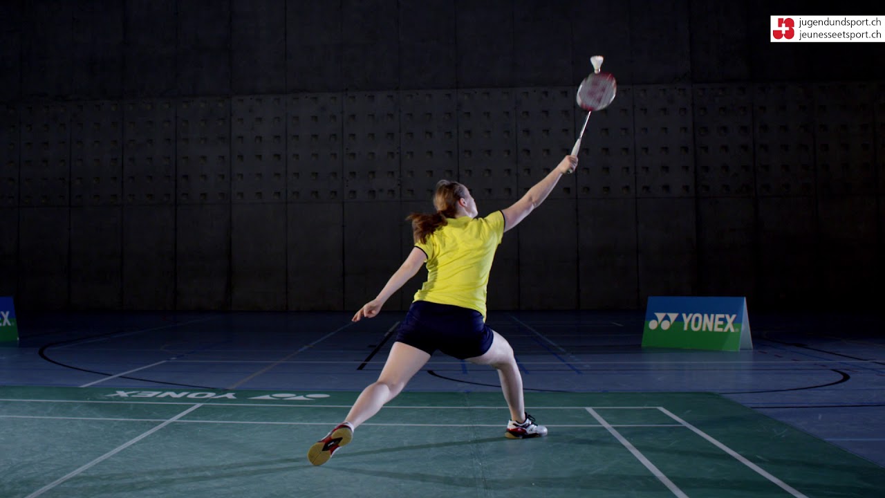 Badminton: Clear Rückhand (von vorne) - YouTube