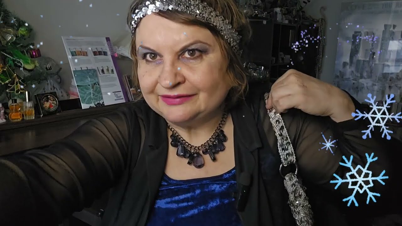 ИЗ ТЕМНО СИНЕГО БУТЫЛьКА ДОНОСИЛСЯ ПАРФЮМ. SUN, MOON AND STARS LAGERFELD, KAT VON D SINNER- ГРЕШНИЦА