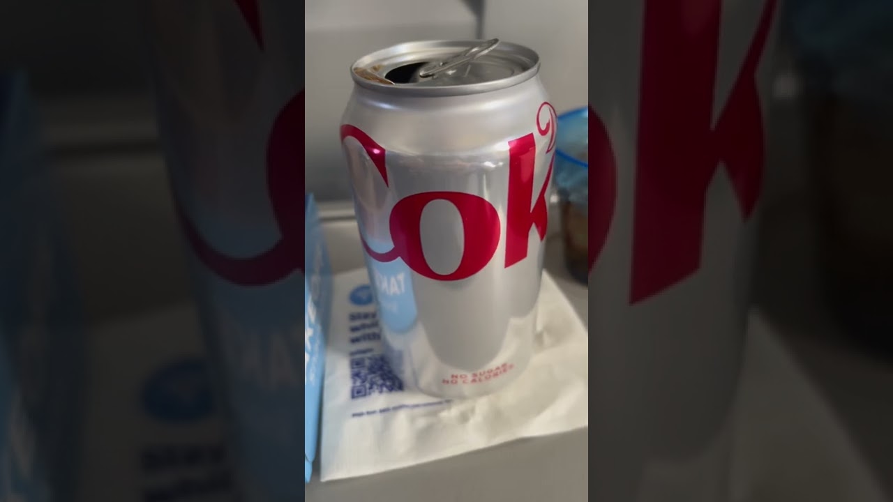 What is in the Takeoff Snack Box on United Airlines Does United Serve