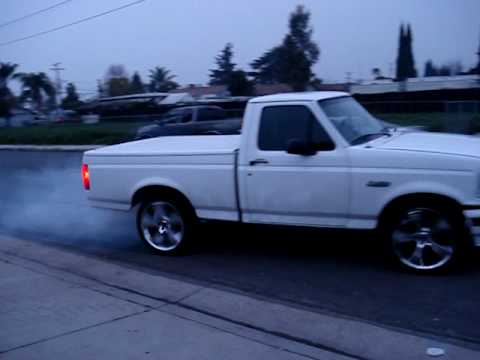 mi 95 ford lightning quemando llanta con rines 22 s burnout youtube