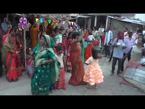 desi band baja baraat dance 😂 #band baja dance || भाभी का नम्बर वान डांस || बैंड बाजा जोरदार डांस