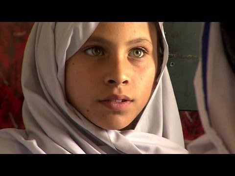 Las niñas que desafían al Talibán niños con hambre