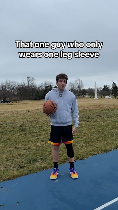 The hooper who only wears one leg sleeve 😂🏀 #basketball #shorts