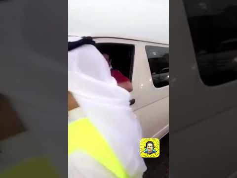 الشيخ دعيج الخليفه يوزع وجبات افطار صائم قبل الافطار وانصدم من الوافد مولع زقاره الشيخ رجع وجبته