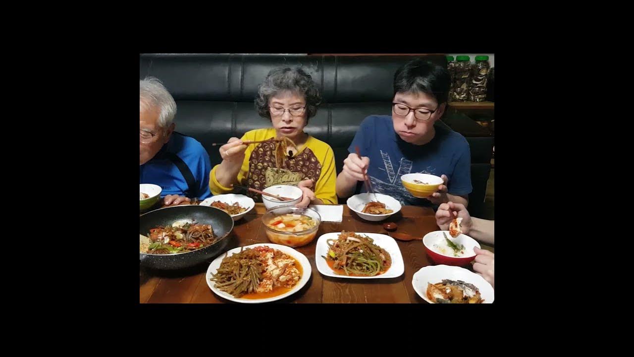 이건 꼭 먹어봐야해~! 고구마줄기 고등어조림, 들깨가루 고구마줄기 볶음, 고구마순 두부조림, 고구마순 김치 Mukbang Eating  Show Korean Food #Shorts - Youtube