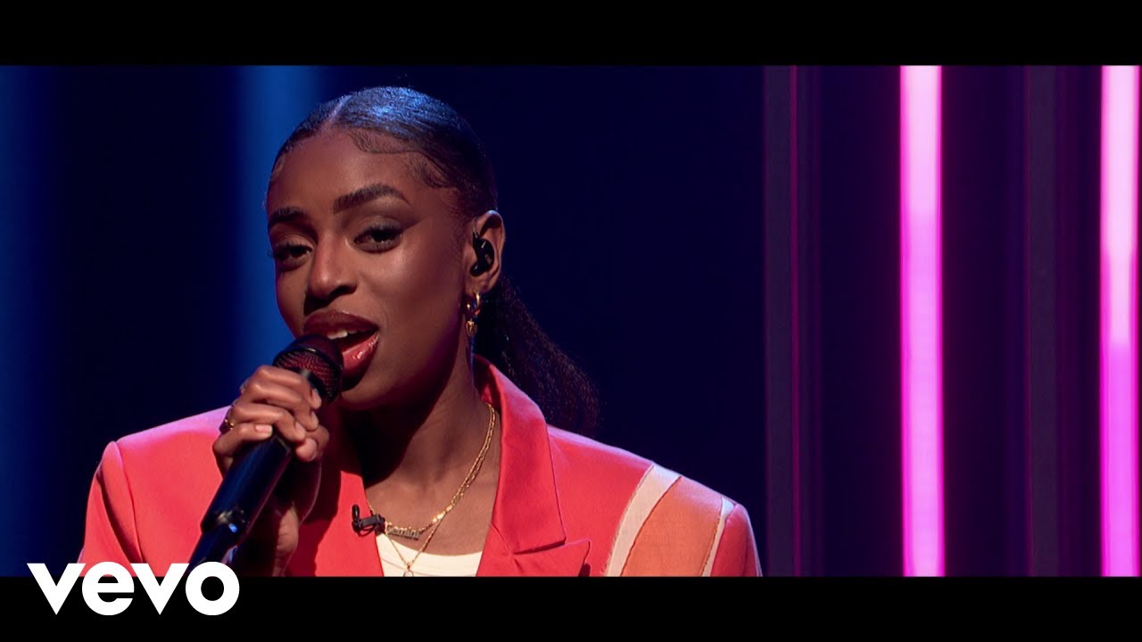 Cat Burns - people pleaser (Live on The Graham Norton Show) Cat Burns - people pleaser (Live on The Graham Norton Show)