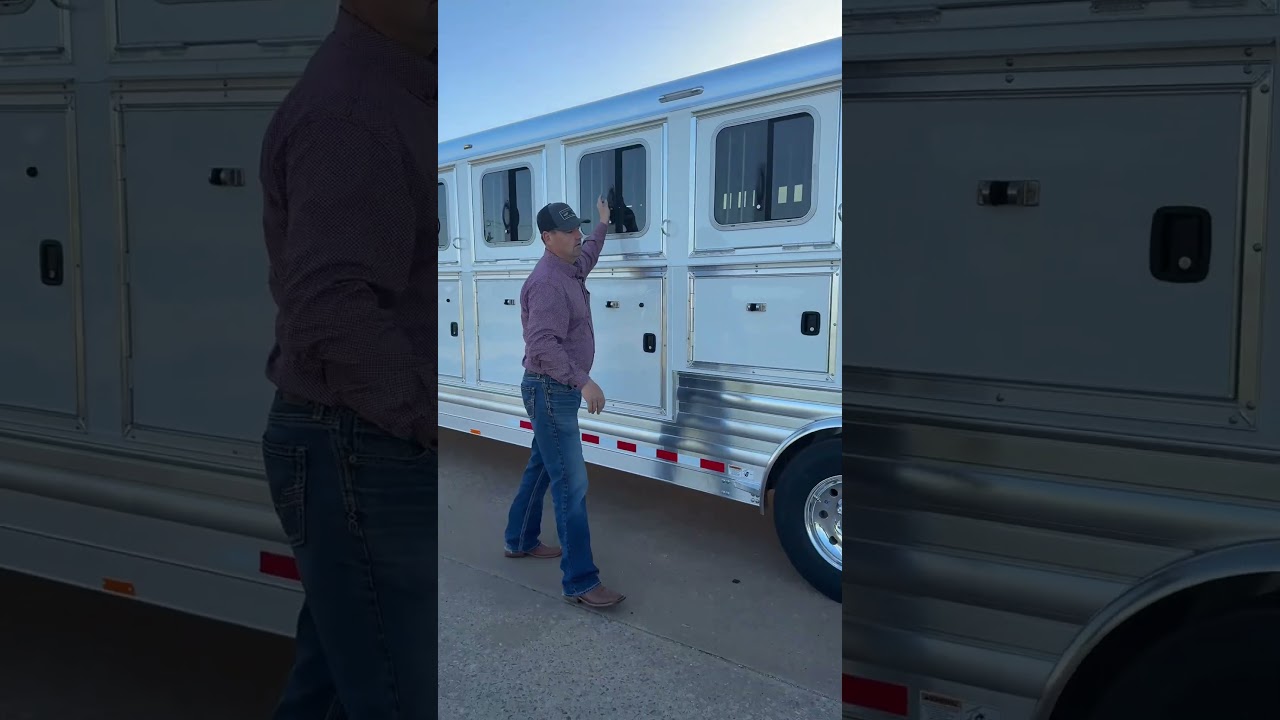 4-Star Trailers - 7 Horse Super Tack