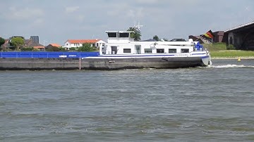 8. 15 minuten SCHEPEN kijken op de WAAL bij NIJMEGEN in 4K