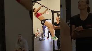 60 Unbroken Butterfly Pull-ups in 60 Seconds—Camille Leblanc-Bazinet