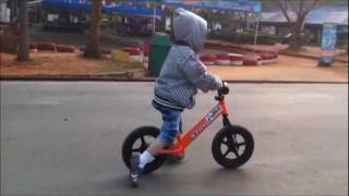 น้องวินวินหัดไถจักรยานเด็ก Strider bike