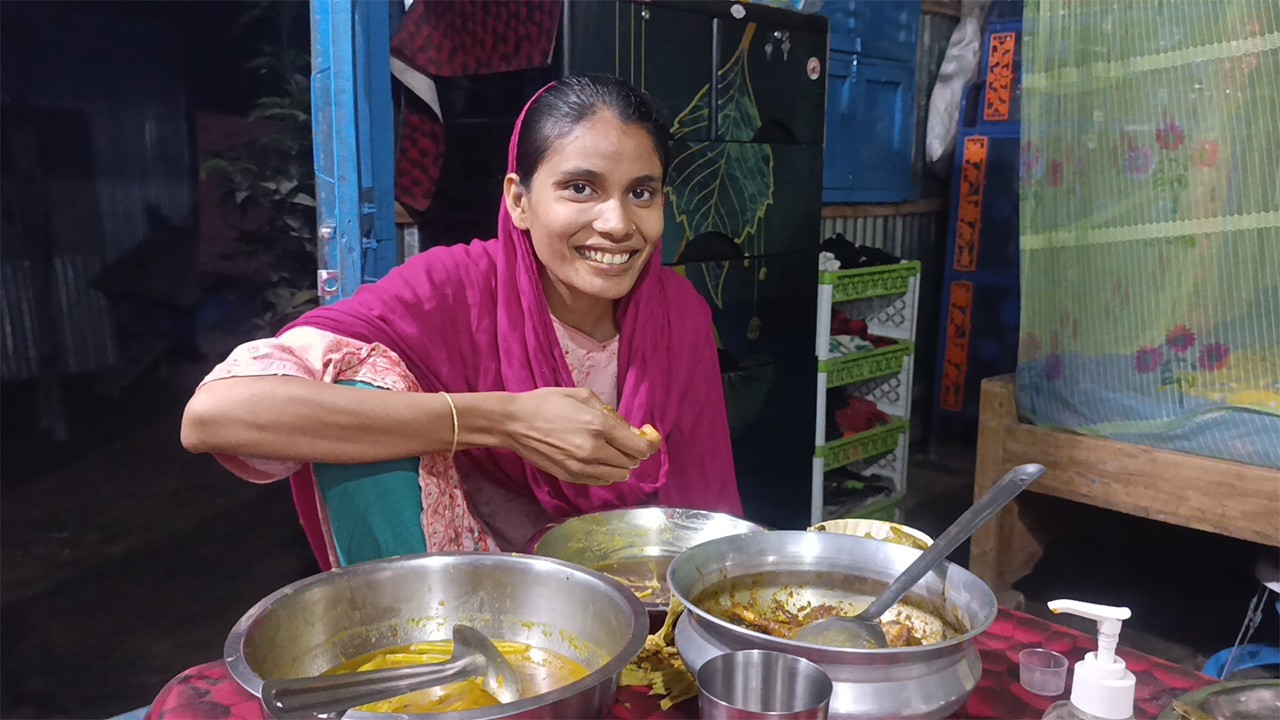 ১৫তম রোজার উপলক্ষে রাতের বেলা স্পেশাল কি কি খাবার খায় নাজমিন ।Village Food । Village Dinner Video ।