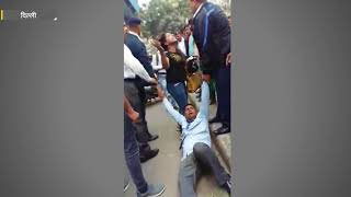Cruelty of Delhi traffic police caught on camera | दिल्ली ट्रैफिक पुलिस की क्रूरता कैमरे में कैद