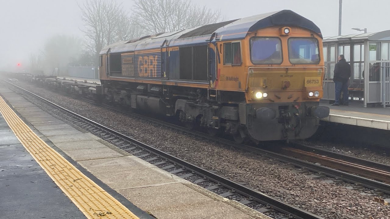Almost impossible to “train spot” in the fog “EMD Robert's Road” 66753 ...